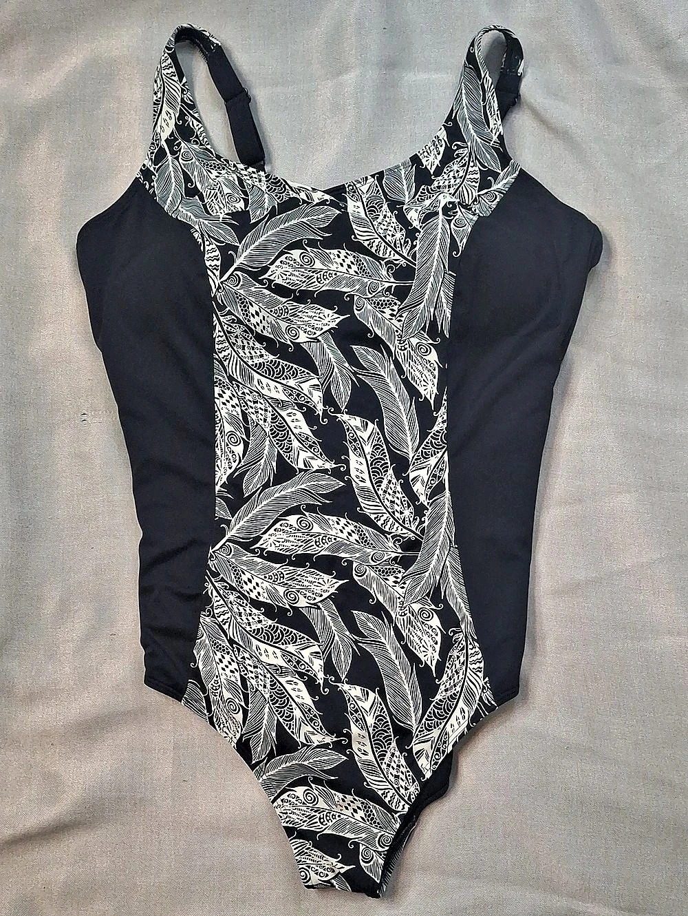 amoena biza FB Floral One Piece in Black & White Size US 18C Like New